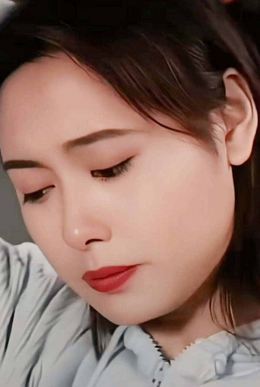 郭可盈在娱乐圈中凭借多部热门影视作品和出色的演技赢得了观众的喜爱