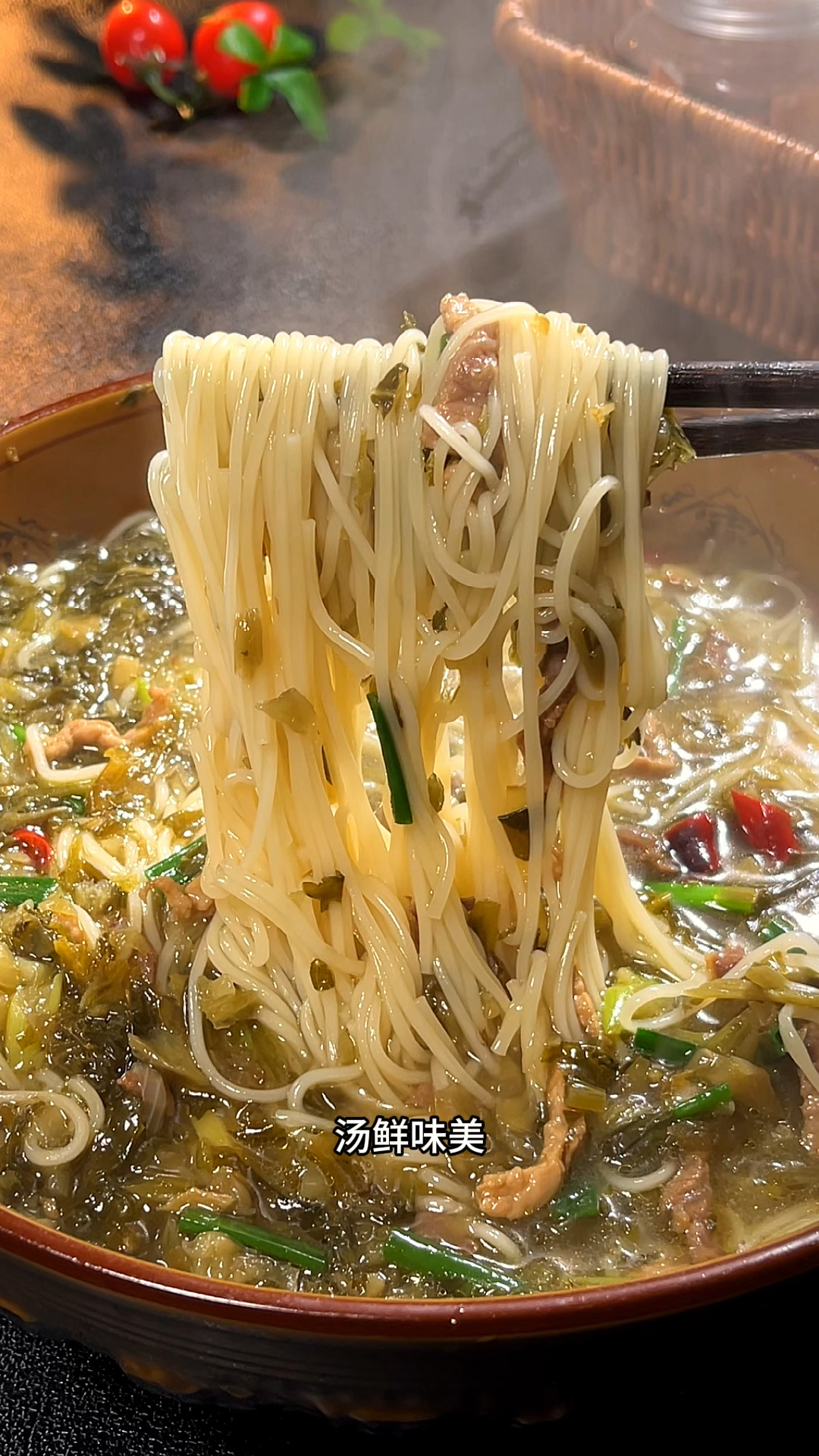 这样做的雪菜肉丝面,汤鲜味美,做法还非常简单