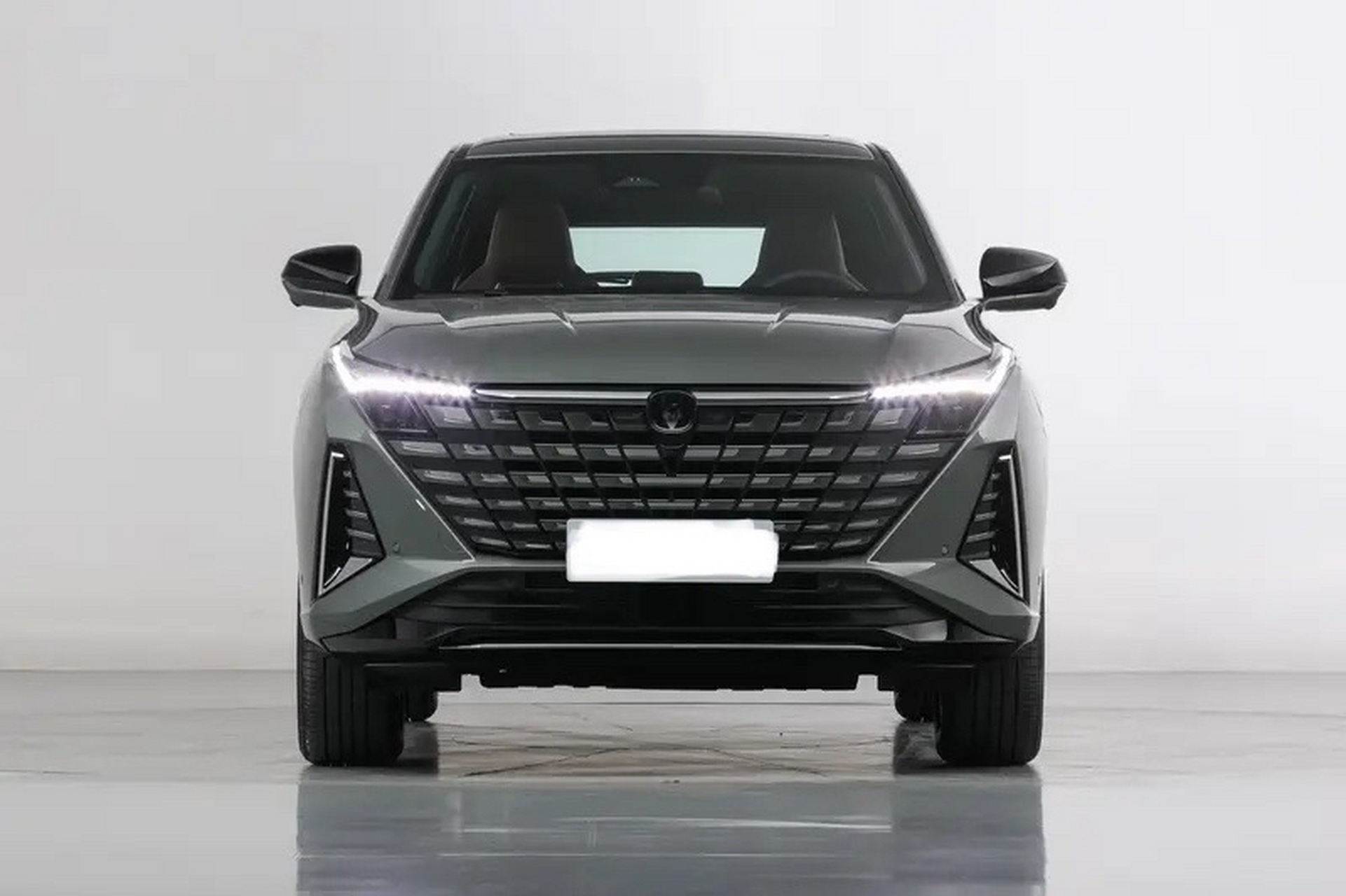 79万元起! 3月28日,长安un-z正式上市,售价11.79-13.19万元.