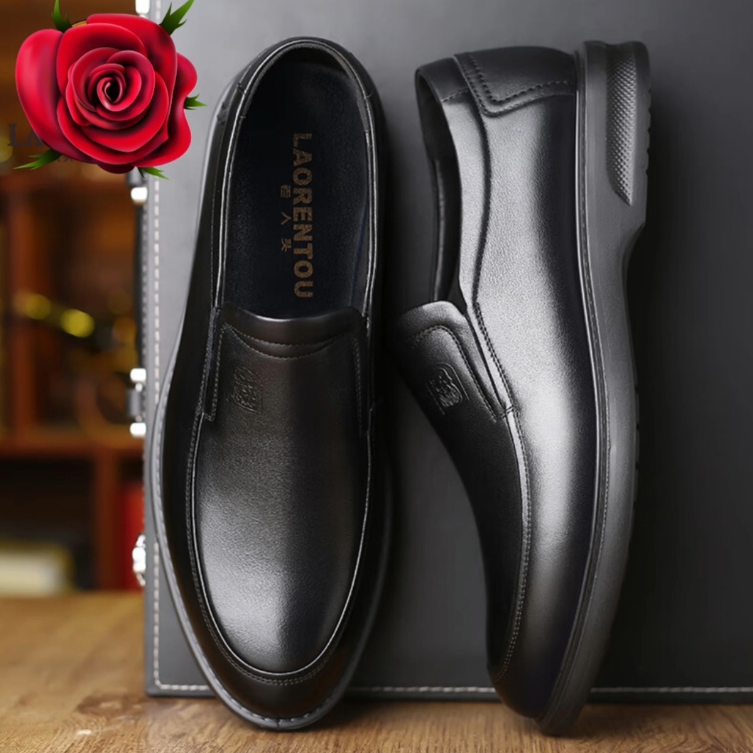 这款老人头品牌的男士皮鞋,鞋面采用优质细腻的头层牛皮,皮鞋的驻工