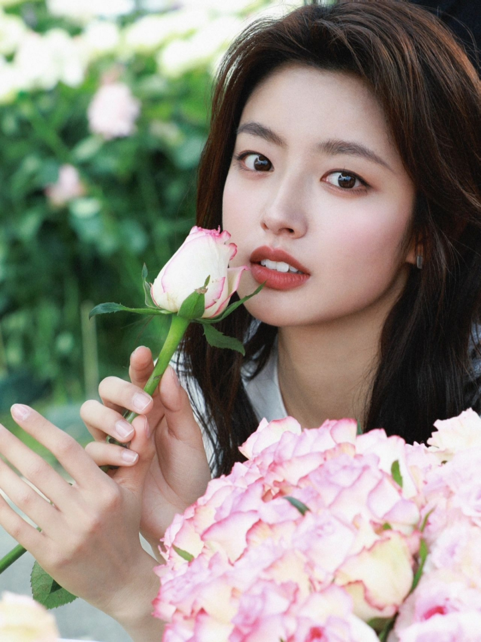 时尚新星徐若晗,唯美写真尽显青春靓丽迷人风采!