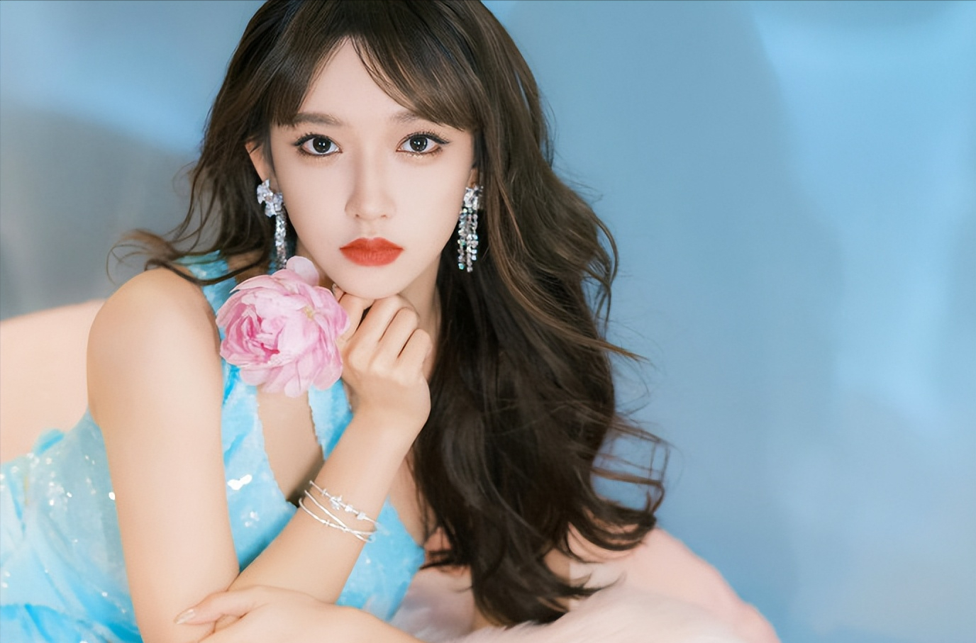 "人间芭比"程潇:身材傲人前凸后翘被称"奶潇",碾压lisa