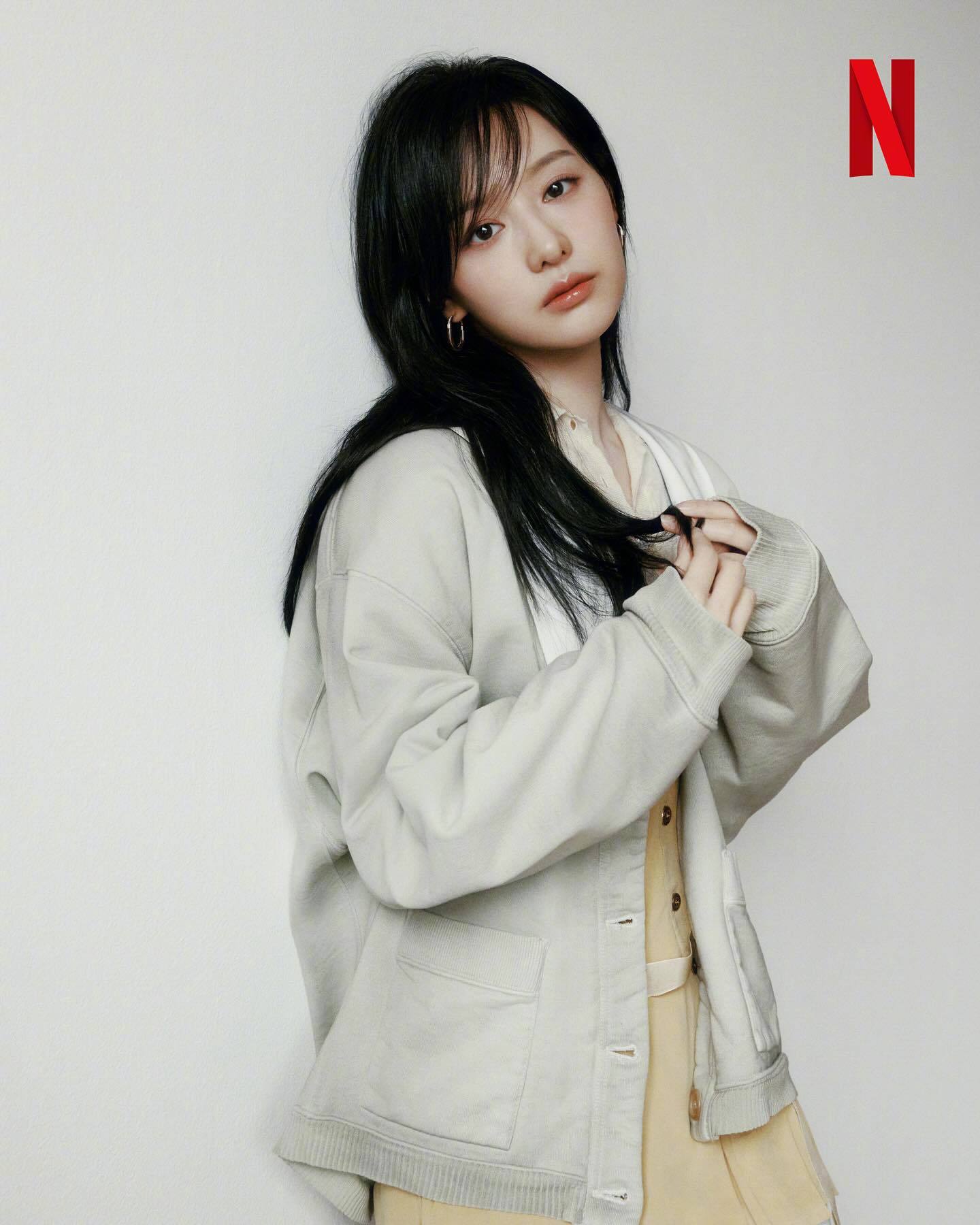 出演《眼泪女王》而爆火的金智媛接替韩素希成为烧酒新代言人