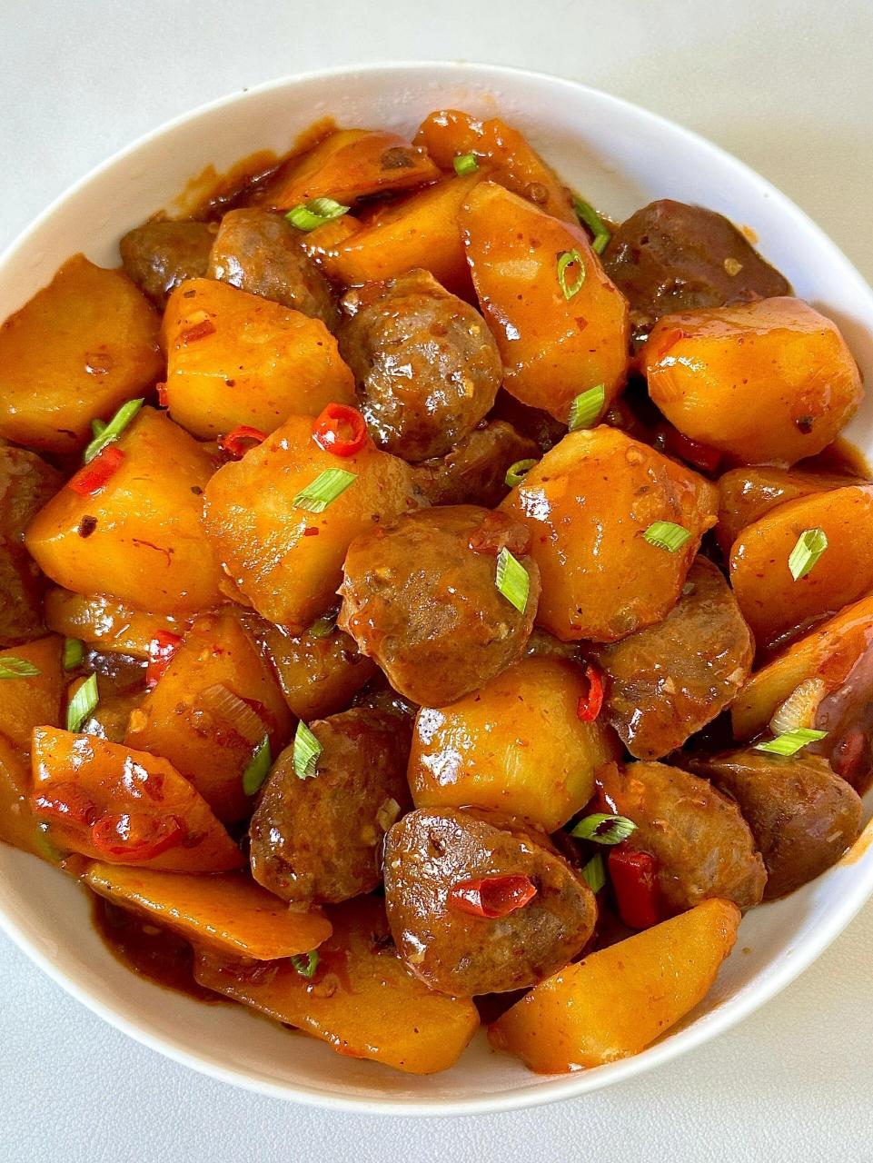 土豆烧牛肉丸是谁发明的,太香了啊啊啊! 牛肉丸q弹多汁,土豆糯糯的!