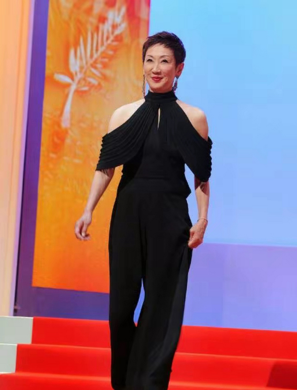 72岁的施南生,不管什么时候出现都自带优雅率性气质