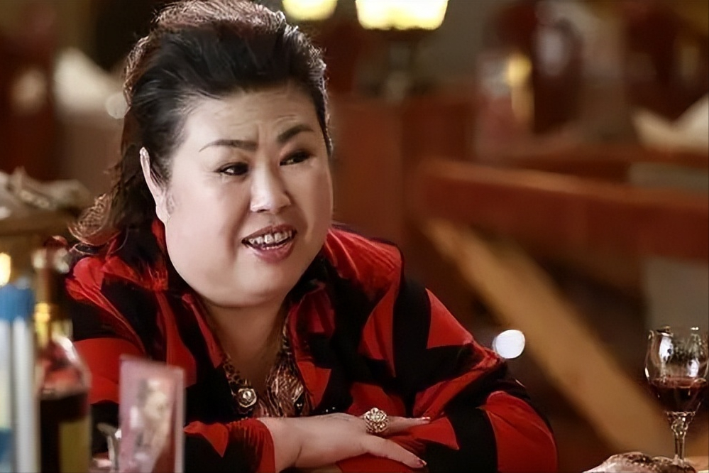 多重人生角色富婆董立范经历瓦工与初恋骗局59岁无人敢追求