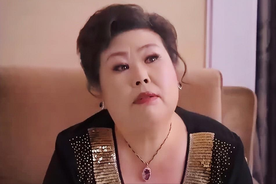 多重人生角色富婆董立范经历瓦工与初恋骗局59岁无人敢追求