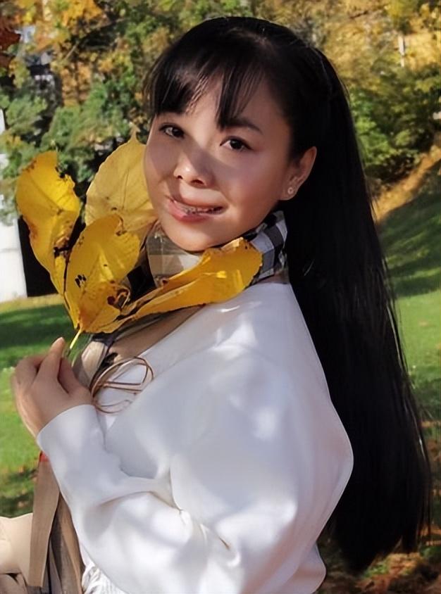 回顾王二妮23岁成名放弃百万年薪下嫁农村如今咋样了