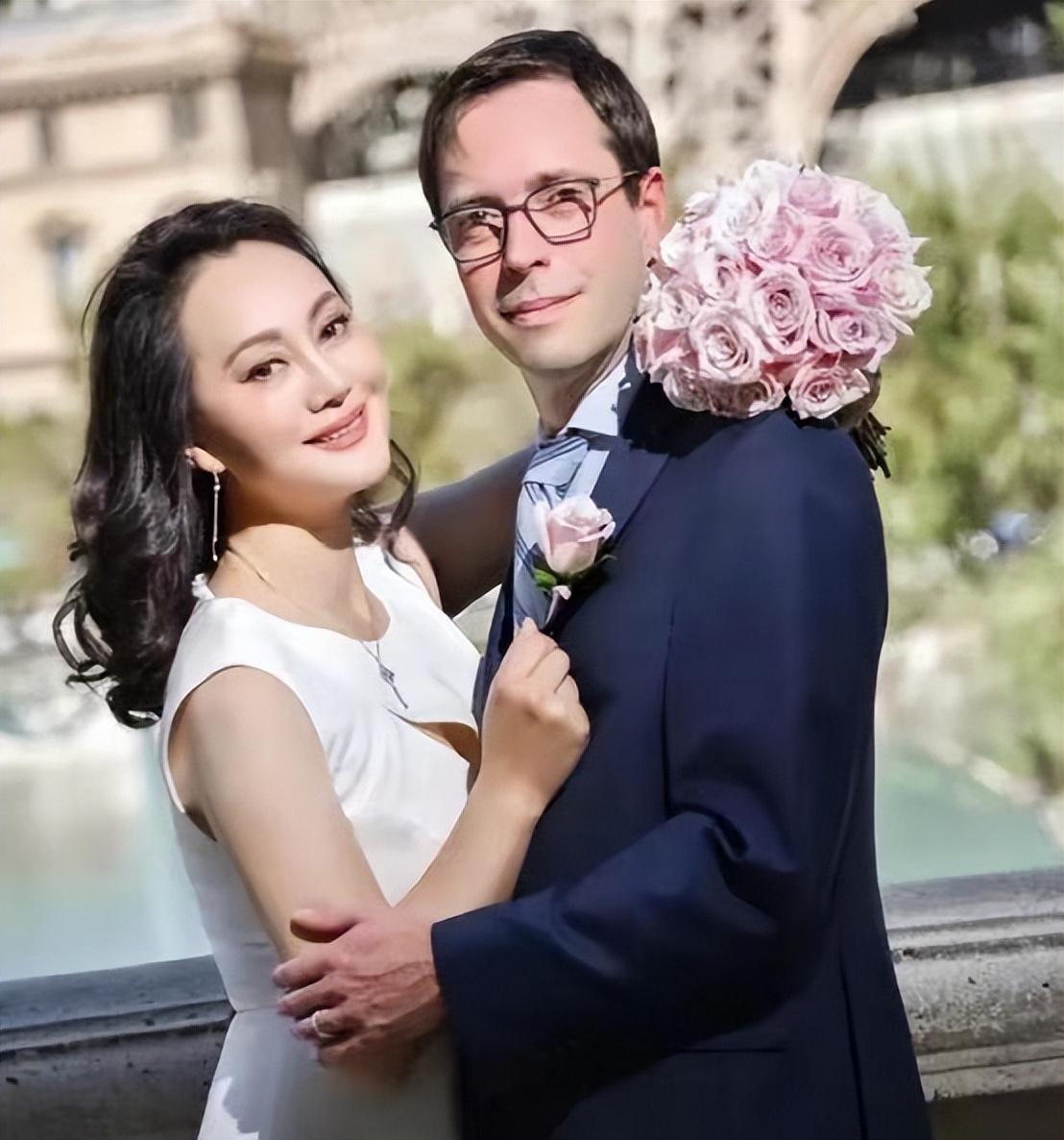 妻子离世丈夫投入地产大亨怀抱大宋佳如何抉择