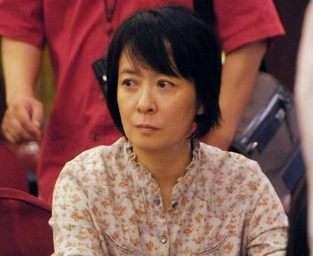 回顾王京花丈夫是演员董志华结婚30年被宠成宝儿子是她的骄傲