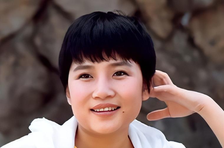 回顾27岁走红34岁当尼姑好人一生平安李娜经历了啥