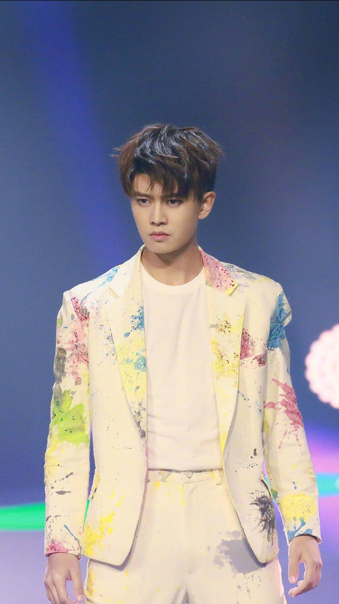 回顾任嘉伦即使一辈子不红也不抛弃陪伴了我11年的妻子聂欢