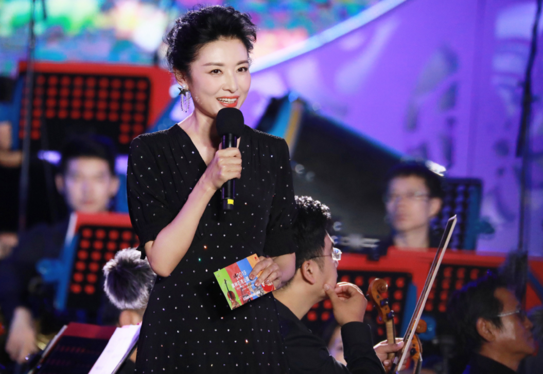 回顾主持人周涛与姚宏离婚后转身再嫁富豪直言对女儿心中有愧