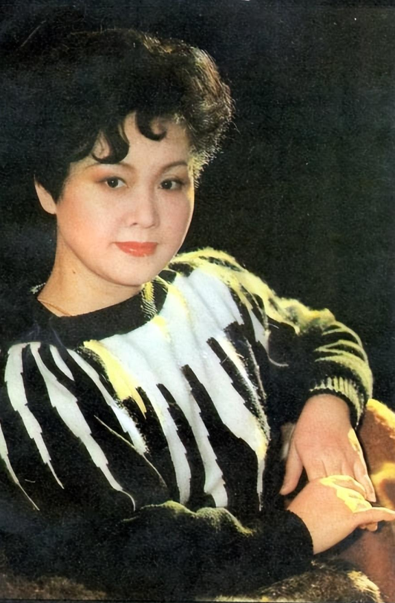 回顾二婚遇挚爱丈夫病逝那天和女儿抱头痛哭李谷一现状怎样