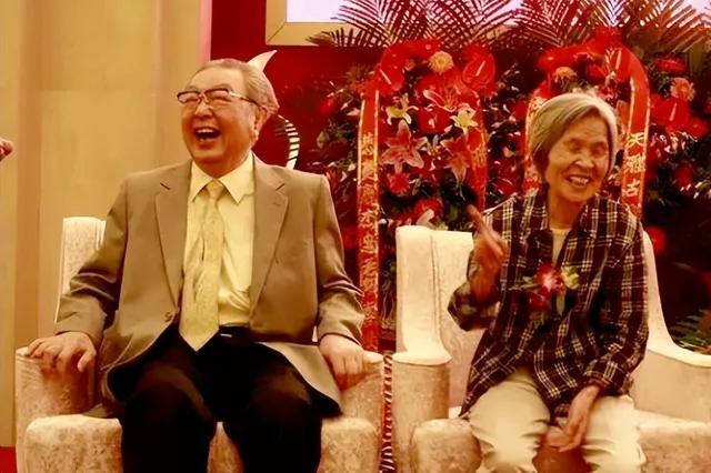 回顾唐杰忠离世六年老伴和小儿子都离世儿女为遗产闹上法庭