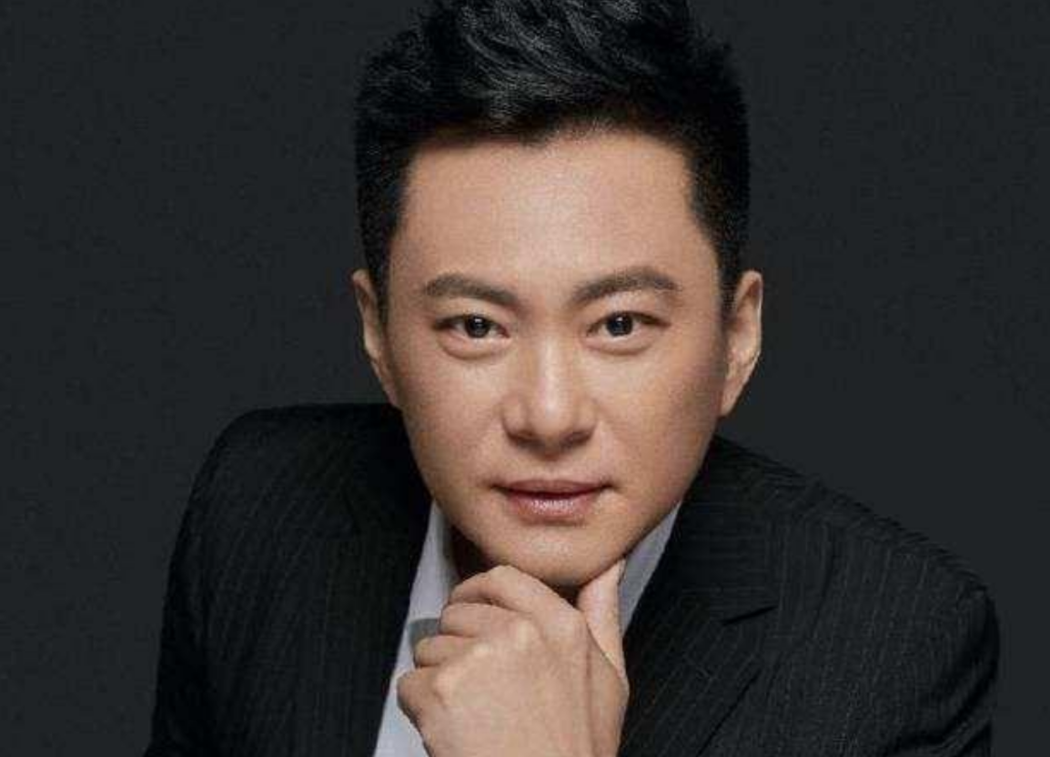 回顾王斑作为曹颖的老公娱乐圈籍籍无名在另一个圈子红得发紫