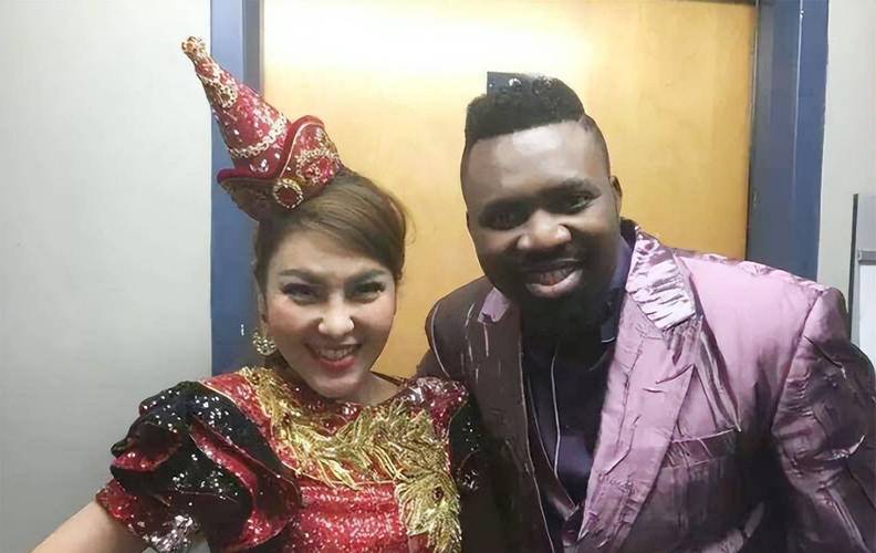 回顾黑人歌手好弟走红后迎娶中国姑娘今36岁仍未取得中国绿卡