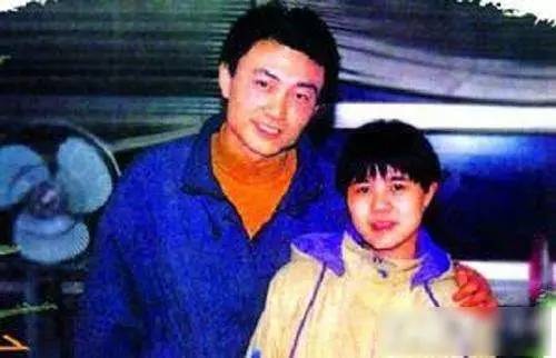 回顾央视主持王宁将妻子当作女儿宠将岳父母当作亲生对待