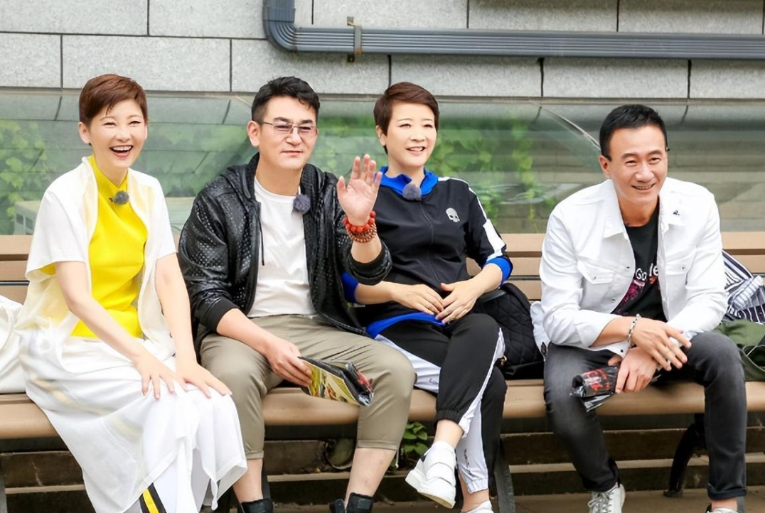 久而久之,儿子与李洪涛的关系特别的好,现今一家三口幸福快乐