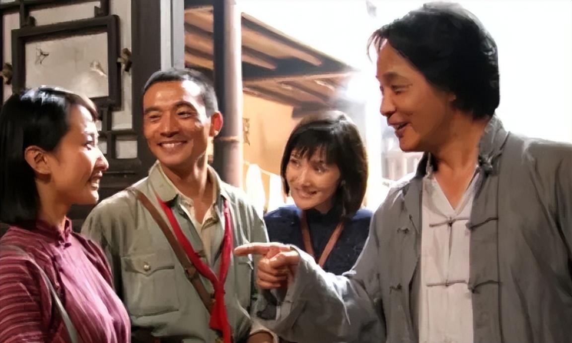 在嫁给侯勇前,潘雨辰也曾做过演员,甚至还比同时期的侯勇,发展得更为