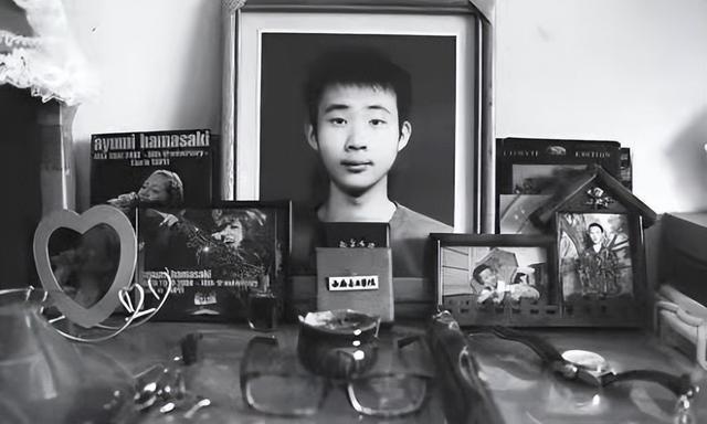 回顾:药家鑫被判处死刑,抬上死刑执行车,从清醒到结束仅5分钟