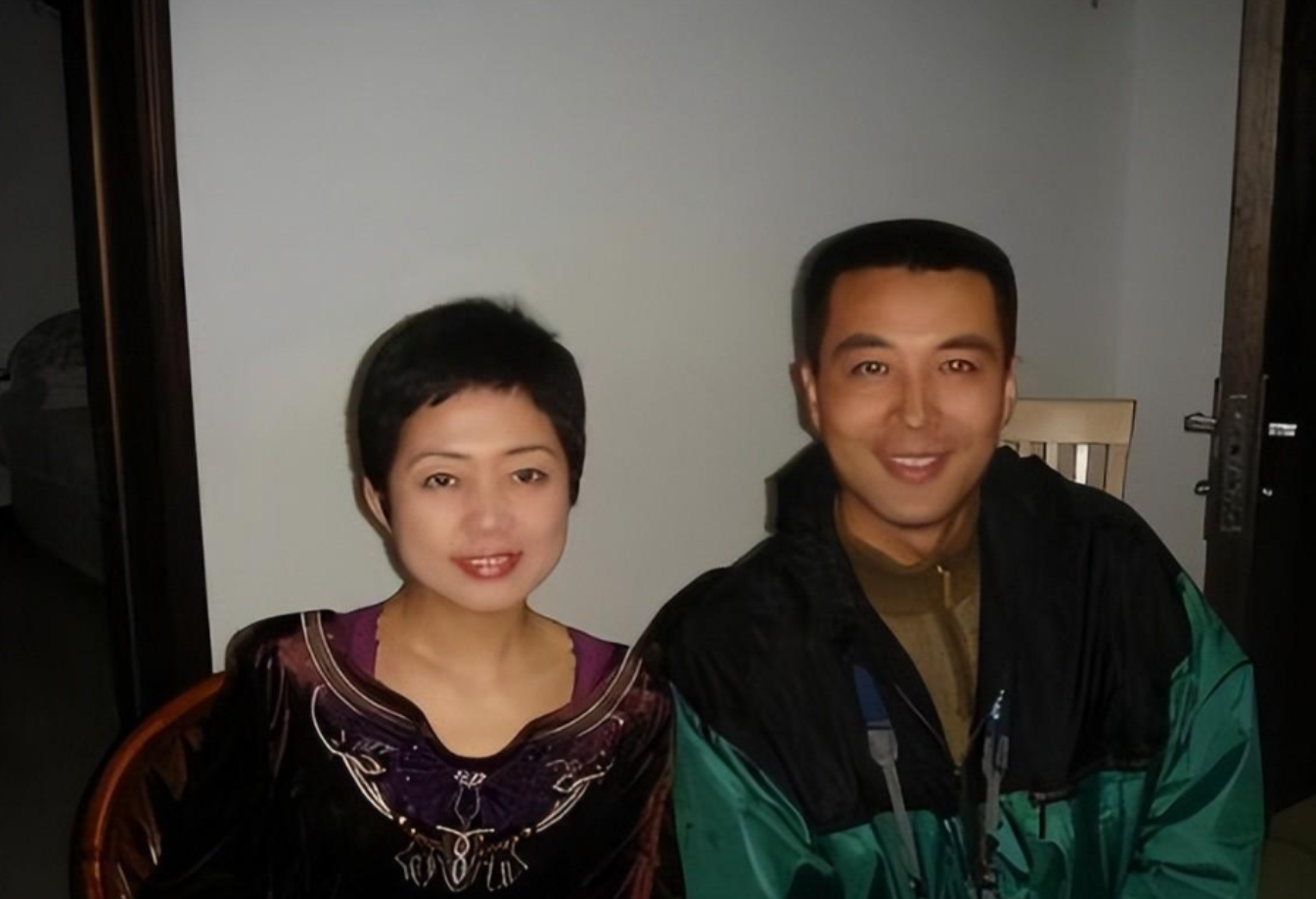 回顾央视郭志坚:27岁进央视,工作25年0绯闻,妻子身份至今是谜