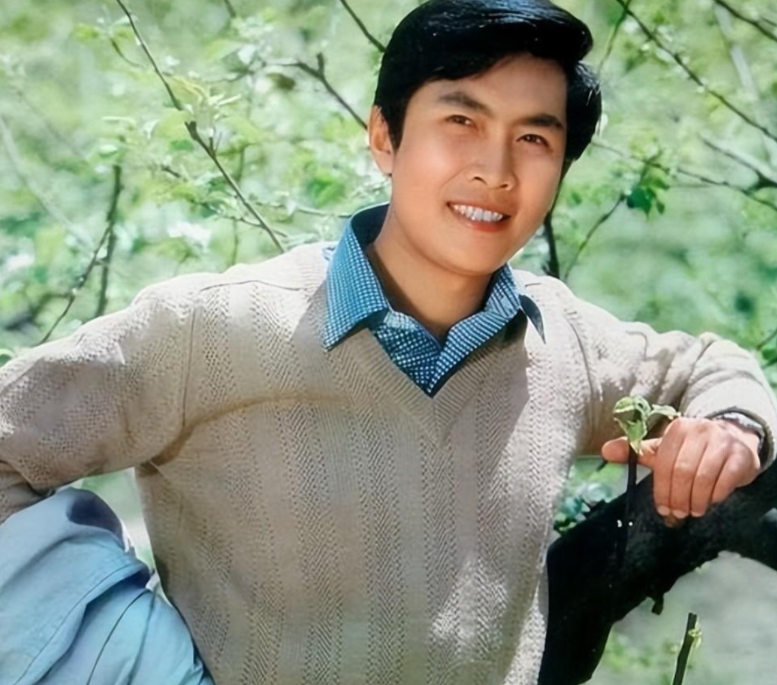 回顾演员壮丽嫁大12岁唐国强婚后连生两子一家五口幸福美满