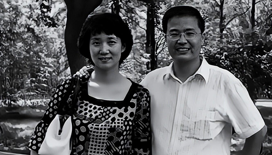 想到刚成立的家庭,她觉得自己应该留在老家发展.