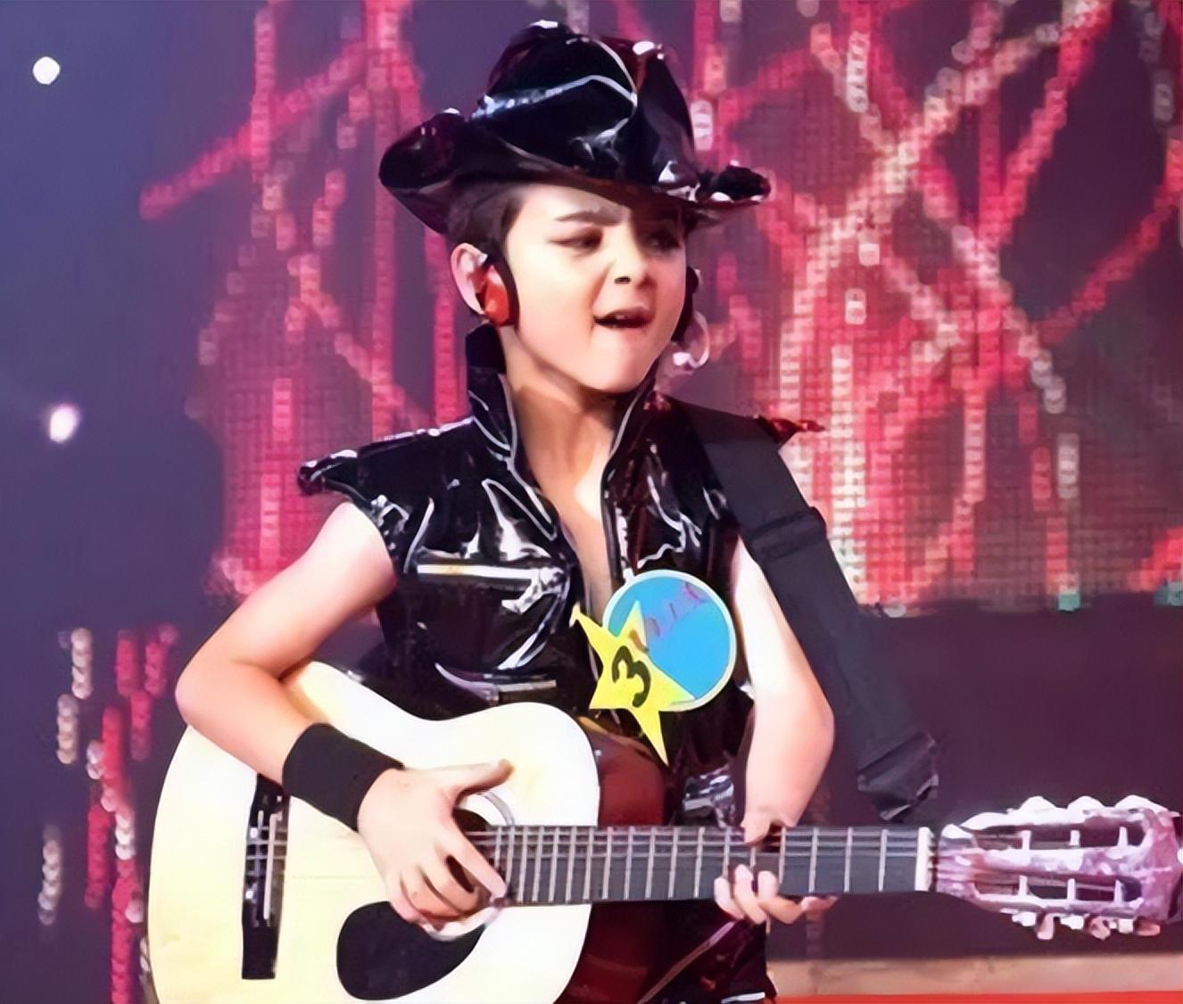 回顾童星阿尔法5岁爆红12岁捐40余万为何却因谢顶遭群嘲