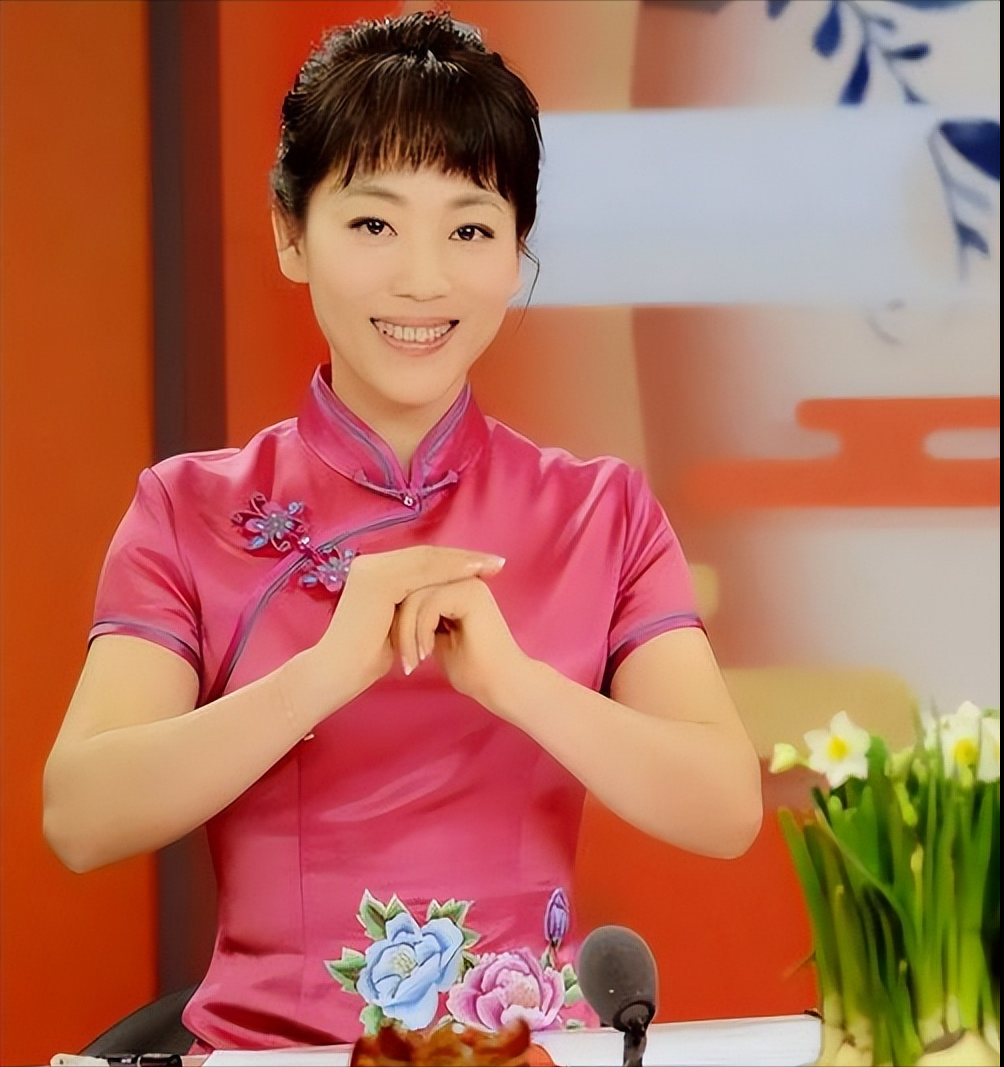 回顾主持人劳春燕:风光背后有心酸,怀孕仍去上班,和丈夫分居17年