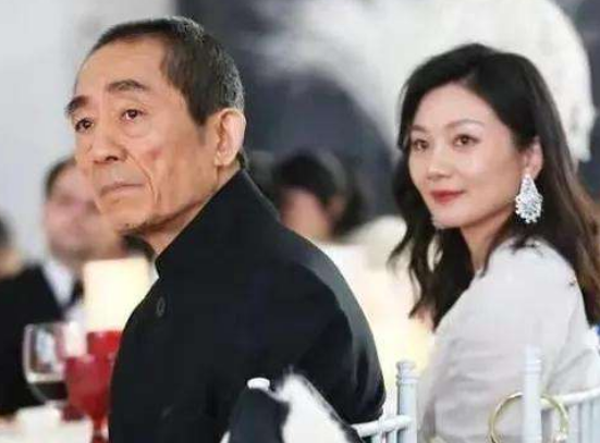 回顾张艺谋老婆陈婷打败巩俐19岁辍学未婚生三子隐忍10年终圆满