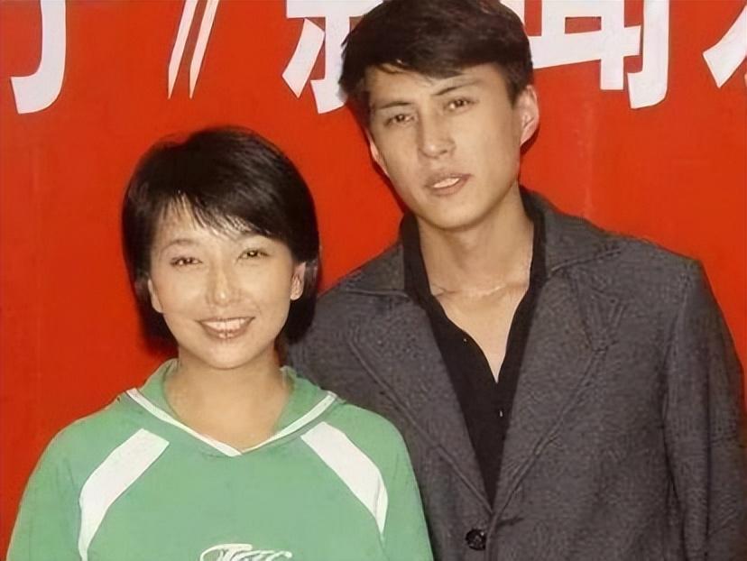 回顾李佳我这辈子正确的决定就是40岁高龄为靳东生儿子