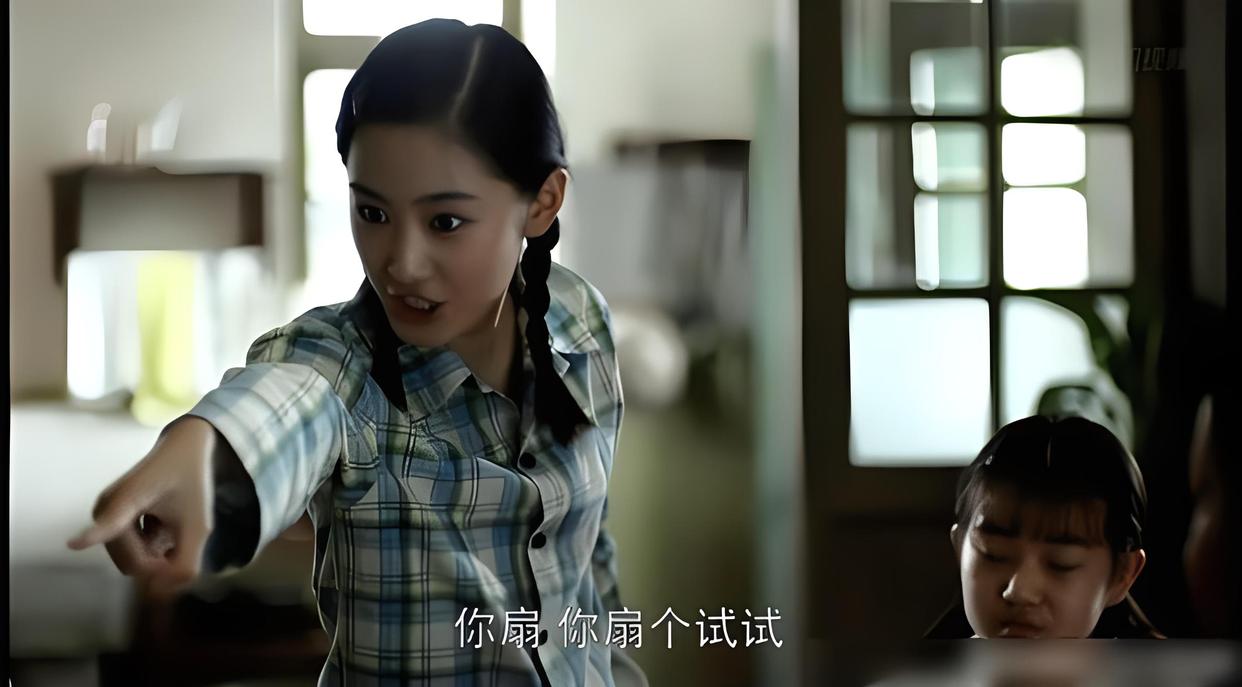 回顾父母爱情捧不红的女演员13岁考上戏如今因整容无戏拍