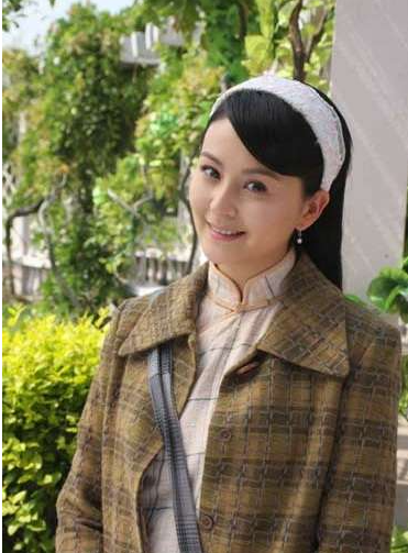 她被誉为干净的女演员富商苦追10年才嫁今和女儿被宠如宝