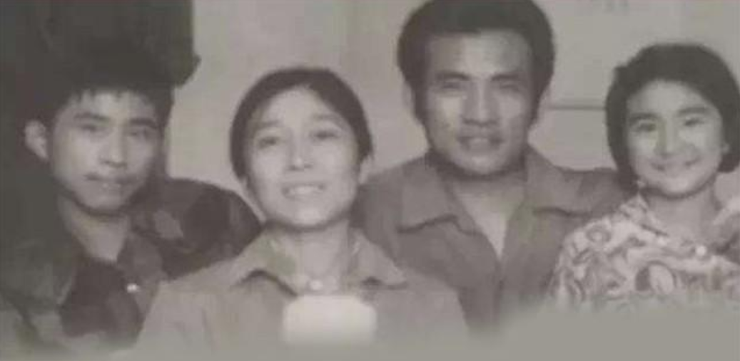 回顾杨在葆36岁入狱54岁娶小22岁娇妻前妻照片仍挂客厅