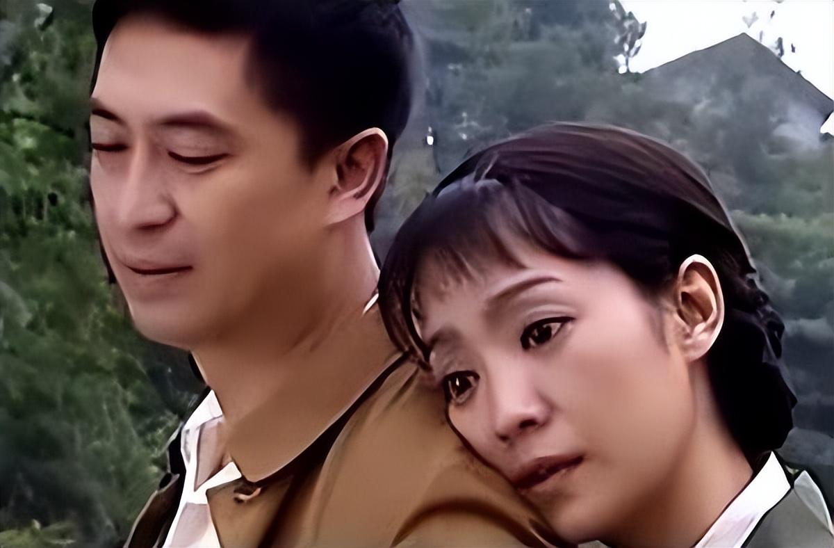 幸运的是,他很快就接到了第二部男主戏《国家使命》,并且在剧组遇到