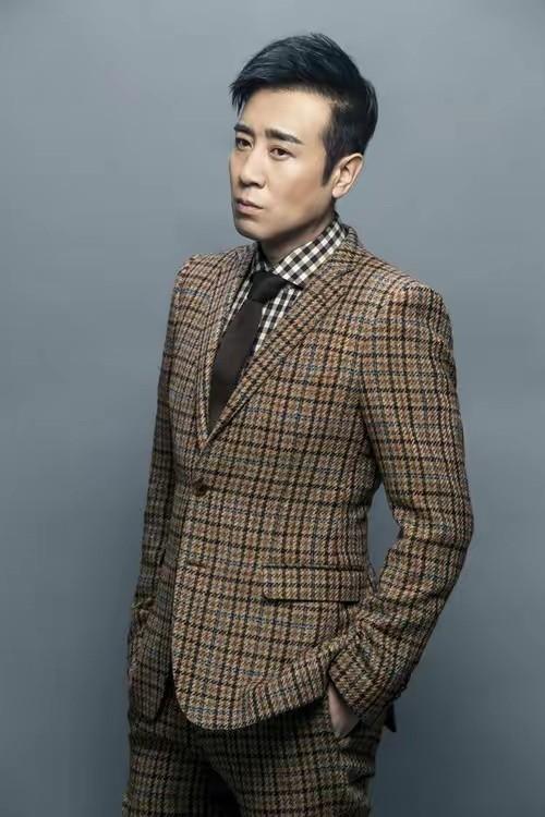 回顾演员于和伟我这辈子正确的决定就是与平凡妻子厮守终生