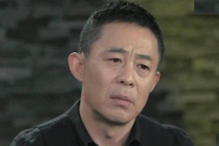 回顾她是侯勇的三婚娇妻为爱倒追大25岁老公没有孩子也幸福