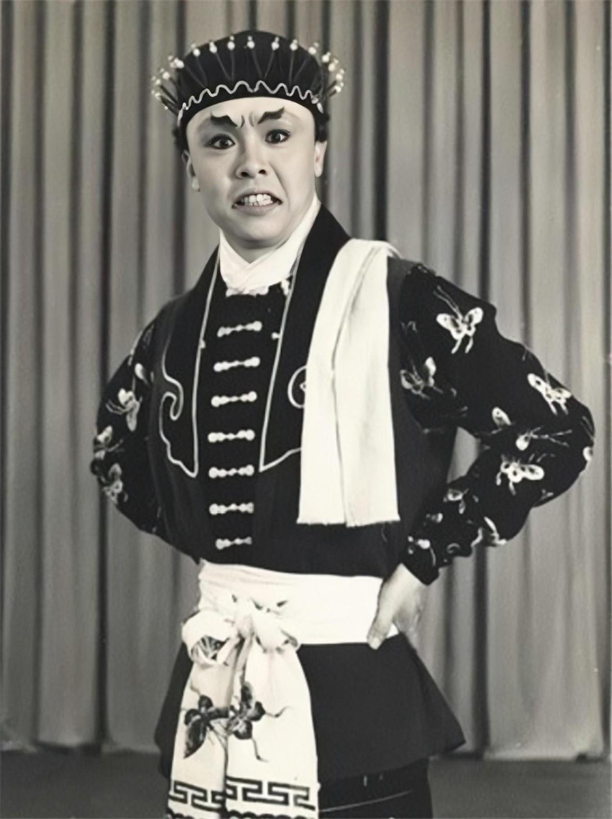 回顾著名演员梁冠华与妻子唐烨互相成就恩爱33年生活幸福甜蜜