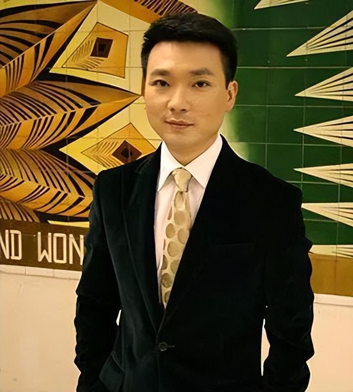 回顾康辉娶小师妹刘雅洁坚持丁克22年如今51岁他后悔了吗