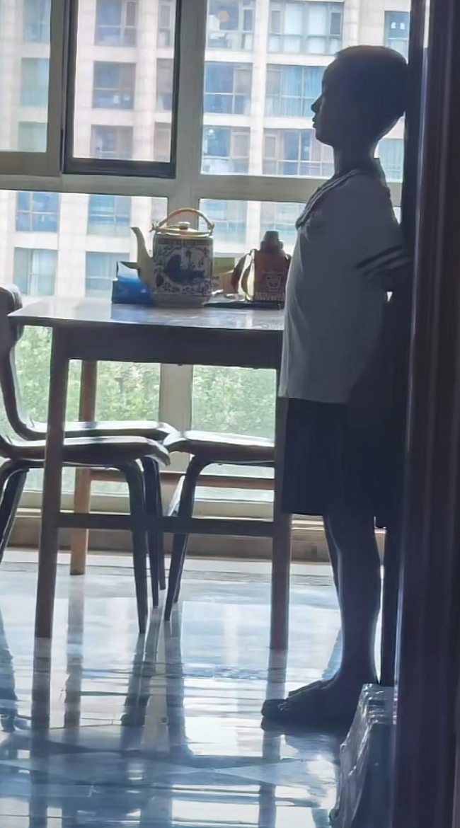 回顾主持人管彤41岁嫁圈外丈夫婚后高龄产子被婆家宠成公主