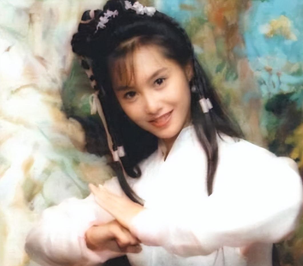 1995年,导演拿着剧本《大话西游》找到朱茵,希望她出演.
