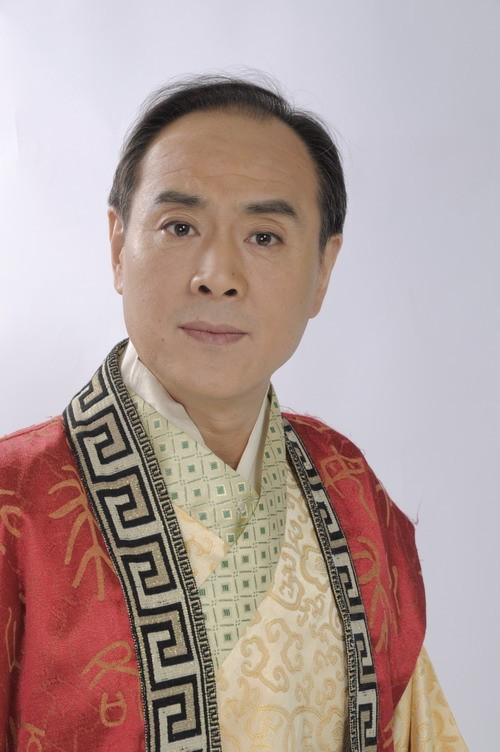 回顾他在亮剑饰演丁伟48岁爆红今66岁在农村别墅养老