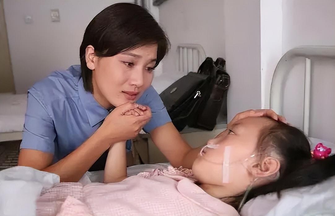 回顾她是侯勇的三婚娇妻为爱倒追大25岁老公没有孩子也幸福