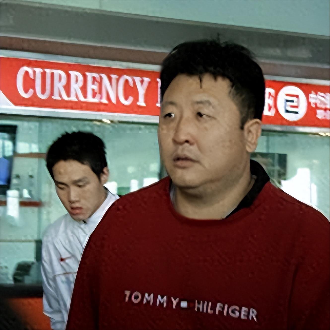 回顾金牌教练金炜先后娶3位徒弟三婚娶刘子歌后移居澳大利亚