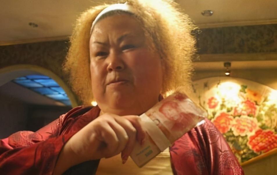 多重人生角色富婆董立范经历瓦工与初恋骗局59岁无人敢追求