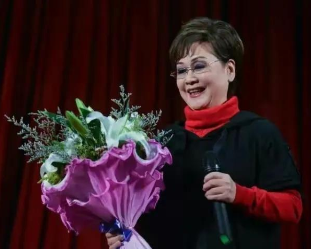 回顾二婚遇挚爱丈夫病逝那天和女儿抱头痛哭李谷一现状怎样