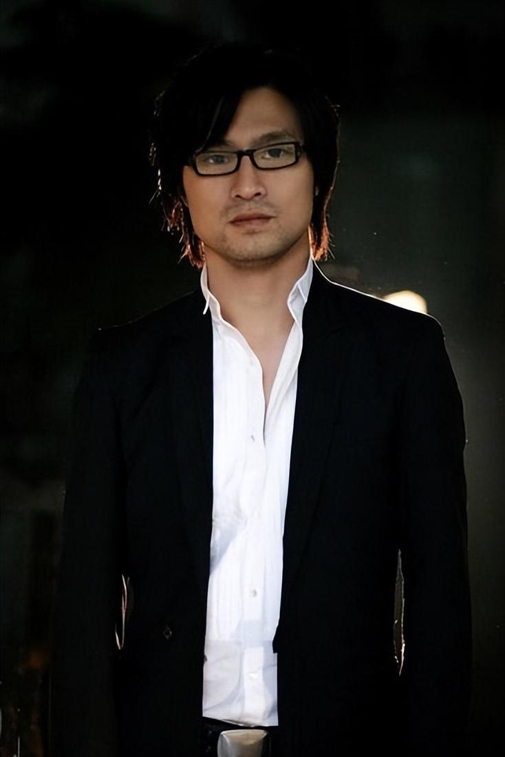 回顾汪峰情史混乱和章子怡结婚后扭转口碑如今又为何深陷争议