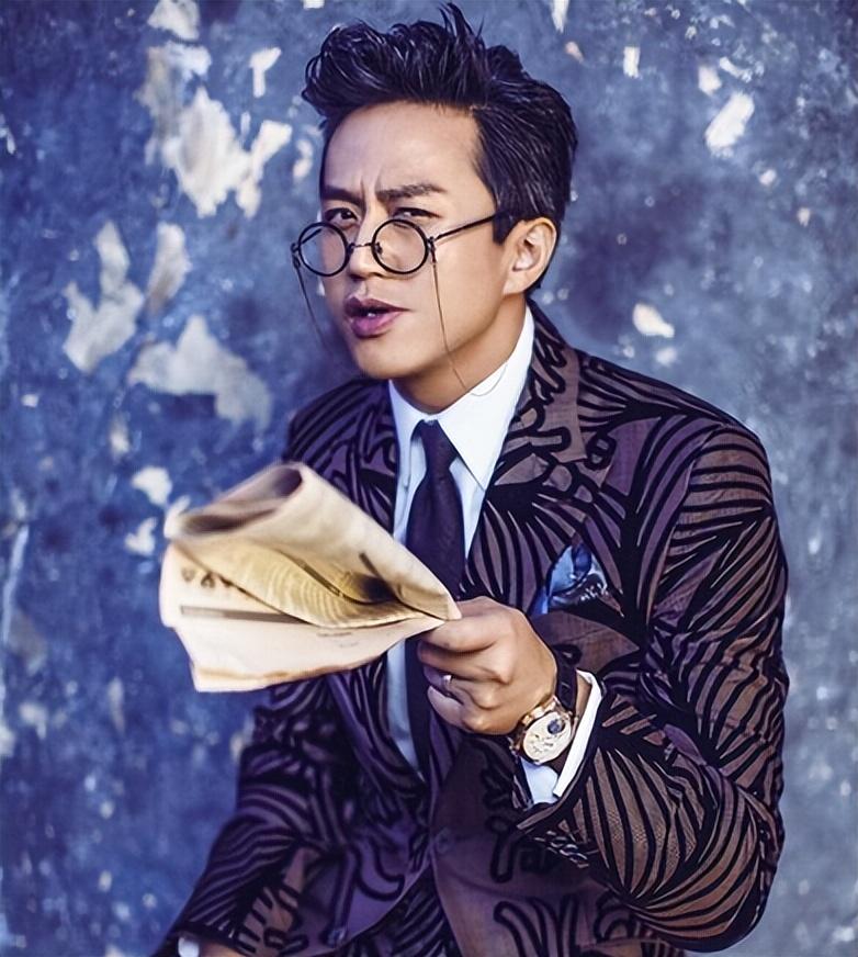 回顾暖心的邓超:姐姐省吃俭用供他读书,成名后给姐姐2