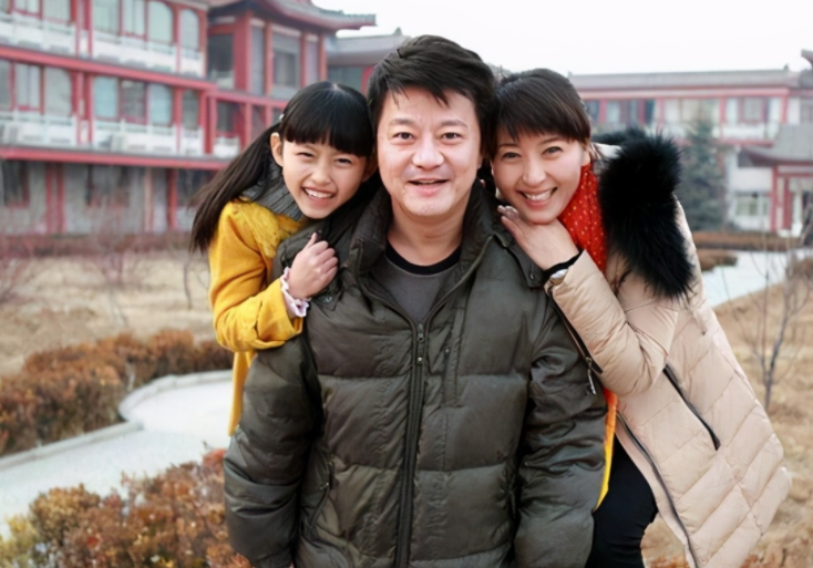 回顾闫学晶待公婆如父母待继女如闺女却被亲儿子误会十几年